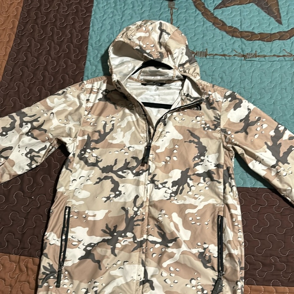 The North Face Lightweight Wind Beaker